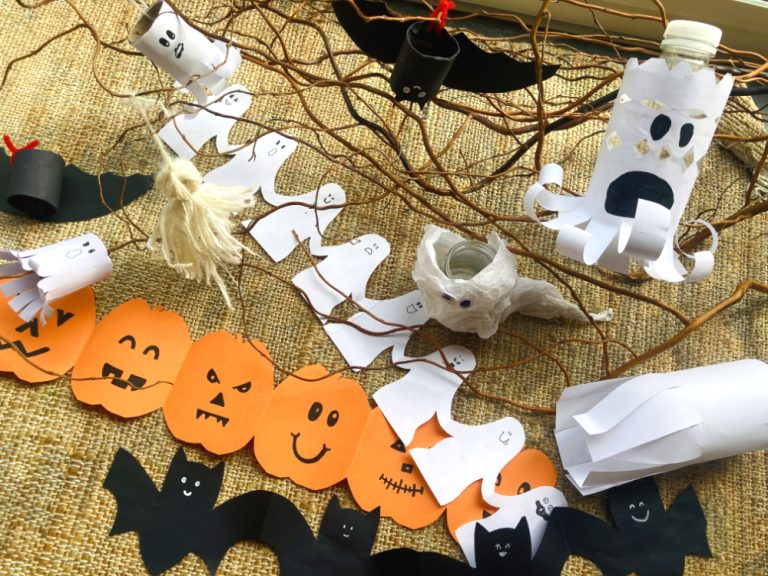 Halloween inspiratie witte spoken en oranje pompoenen